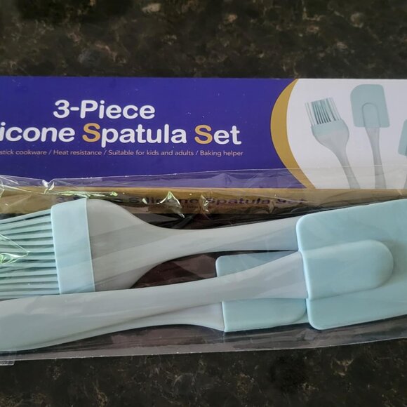 Heat Resistant Silicone Spatula Set - Set of 3 - NEW - Picture 1 of 4